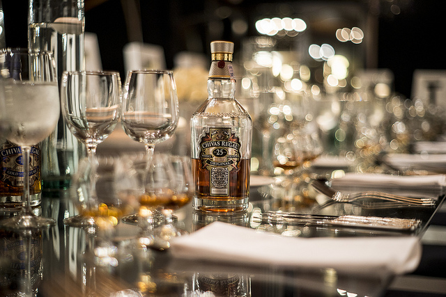 Rượu chivas 25 thường được dùng trong các bữa tiệc sang trọng