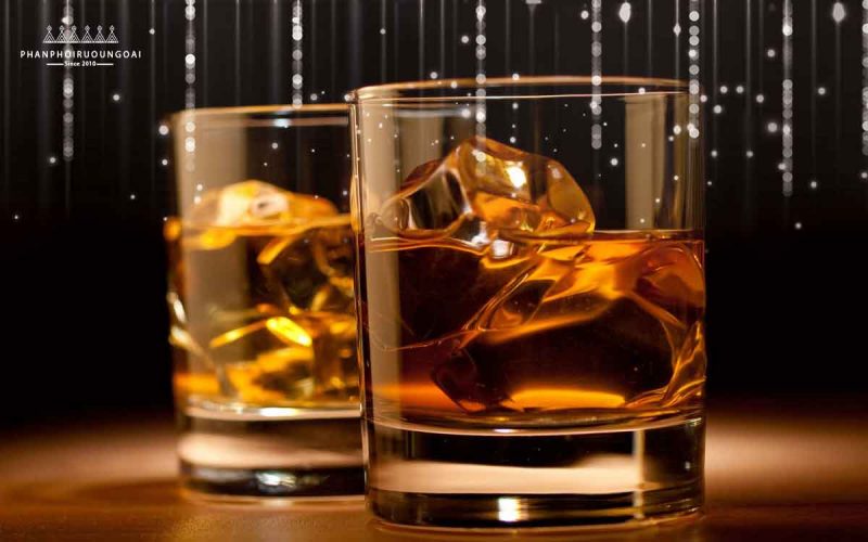 Rượu Chivas 21 được xem như là chén rượu chúc mừng hoàng gia 