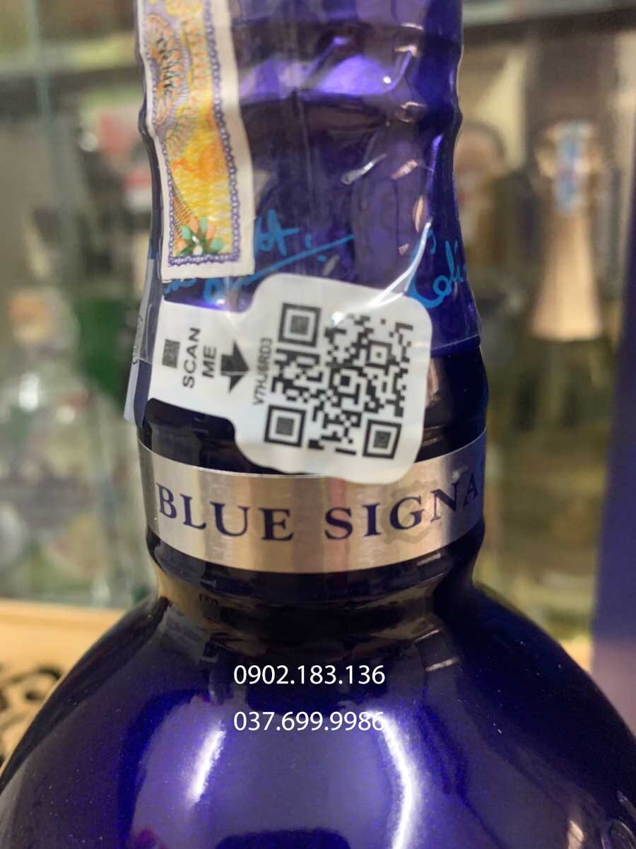 Phần mã QR Code của Chivas 18 Blue Signature giúp kiểm tra nguồn gốc xuất xứ 