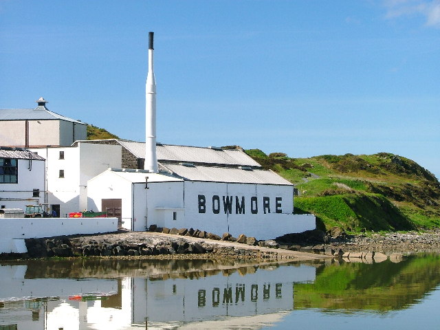 Hình ảnh nhà máy sản xuất rượu Single Malt Whisky Bowmore 