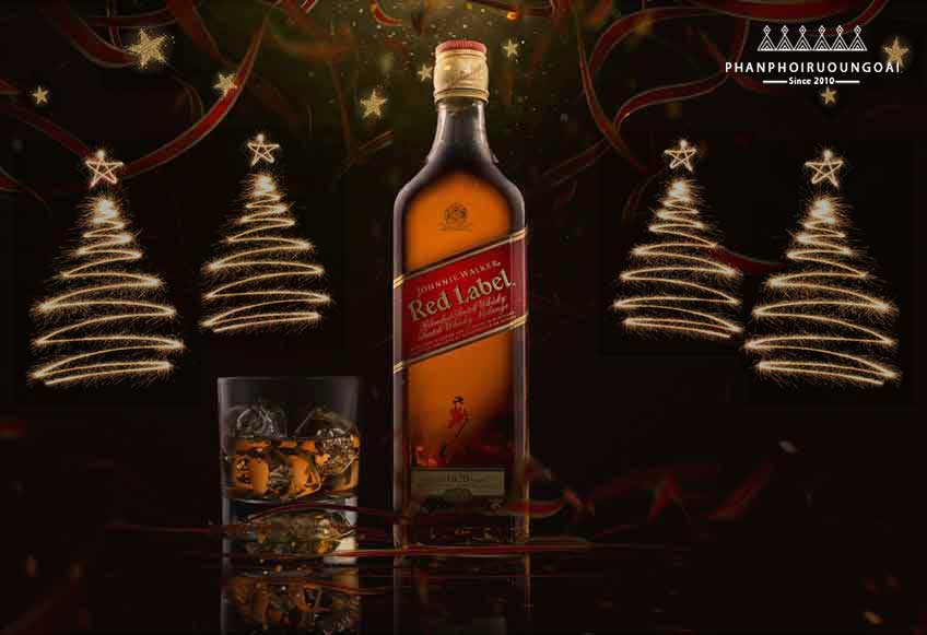 Chén rượu mừng ngày giáng sinh với Johnnie Walker Red Label