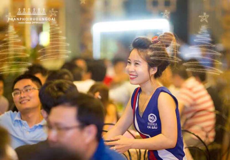 Đội ngũ tiếp thị Vodka Bay Air Club - được sử dụng chung với Vodka cá sấu  Đội ngũ tiếp thị Vodka Bay Air Club - được sử dụng chung với Vodka cá sấu