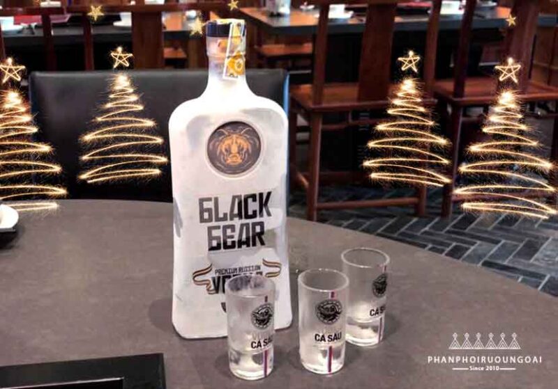 Hình ảnh thực tế rượu vodka gấu đen - Black Bear Nga 