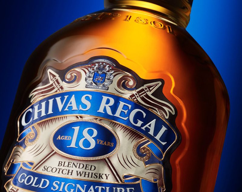 Rượu Chivas 18 bắt đầu ra mắt thị trường từ năm 1997 tạo bởi bậc thầy hầm rượu Colin Scott
