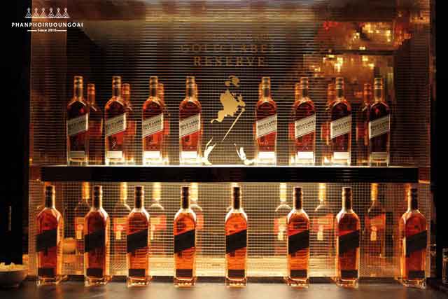 Tủ trưng bày rượu Johnnie Walker Gold Label Reserve