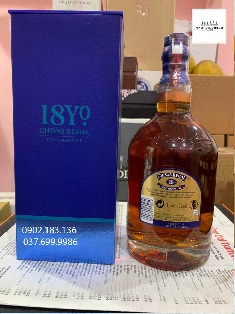 Ảnh chụp rượu Chivas 18 1L và Barcode xác thực nguồn gốc 