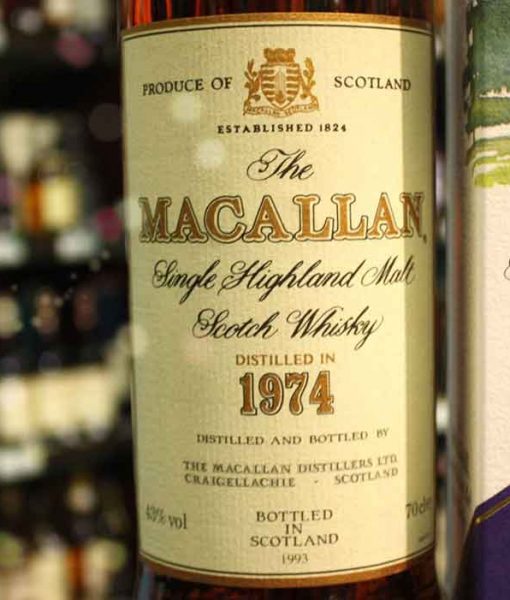 Chụp cận cảnh rượu Macallan 18 năm 1974