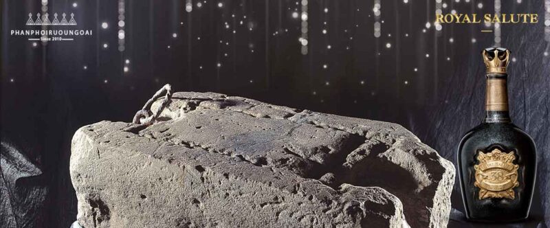 Đá định mệ và rượu Chivas 18 năm Hòn đá định mang theo sự kính trọng và nể sợ của người Scotland