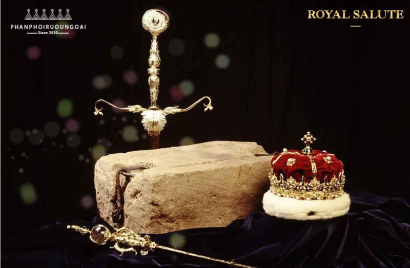 Đá định mệnh và vương miện hoàng đế Đá định mệnh và vương miện hoàng đế với sự tôn kính và nể sợ của người Scotland