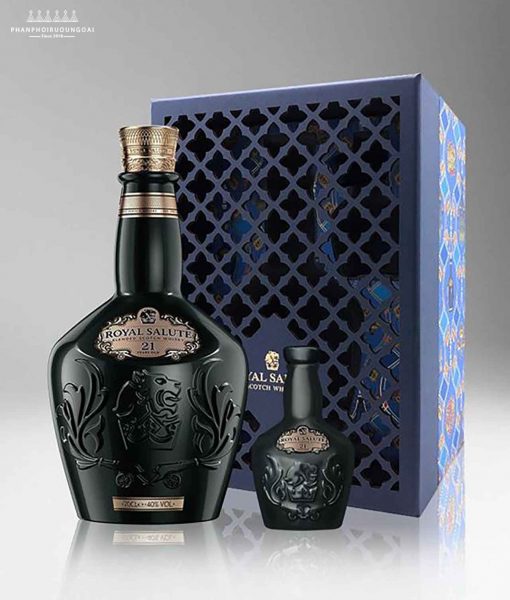 Mặt trước hộp quà rượu Royal Salute 21 năm Emerald Flagon