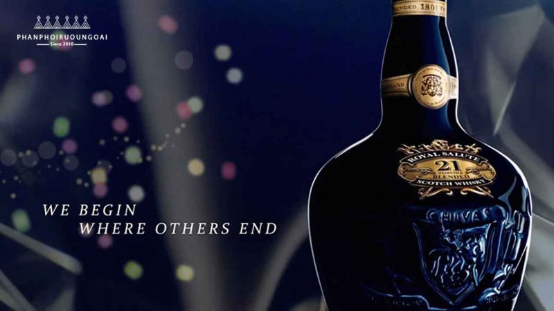 Rượu Royal Salute 21 năm Sapphire Flagon có khẩu ngữ chúng tôi bắt đầu nơi những thứ khác kết thúc 