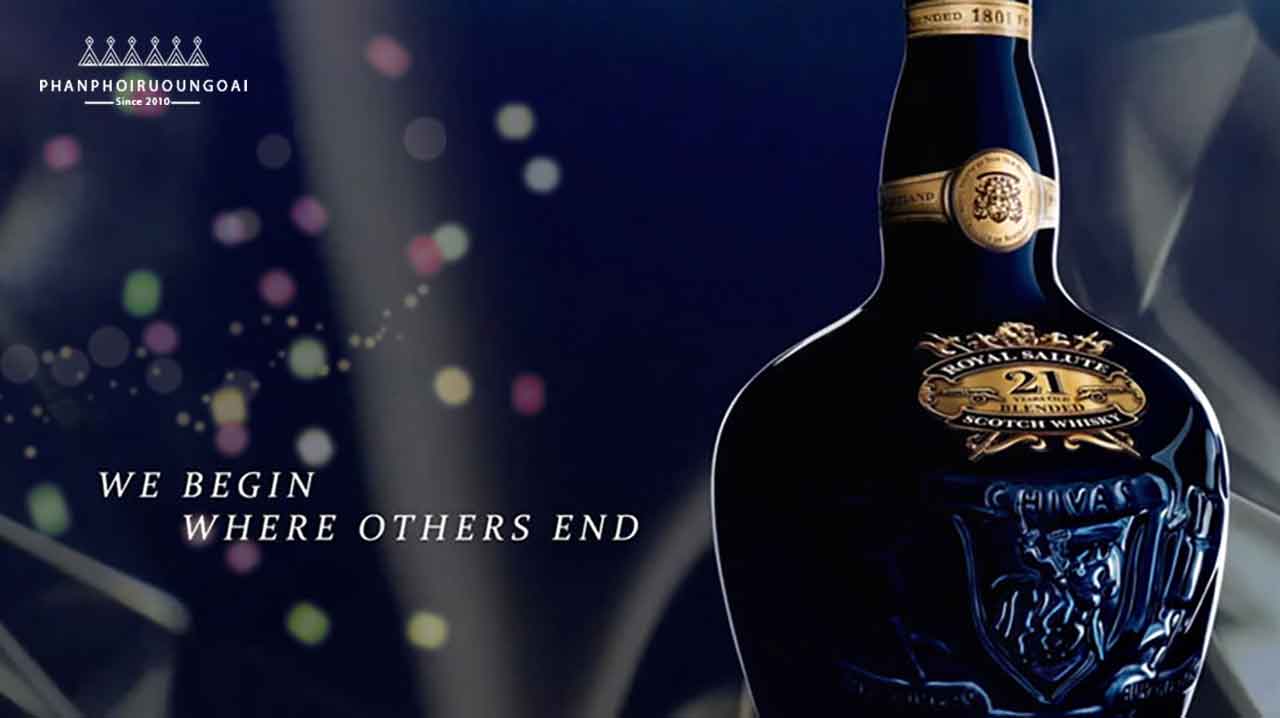 Rượu Royal Salute 21 năm Sapphire Flagon có khẩu ngữ chúng tôi bắt đầu nơi những thứ khác kết thúc
