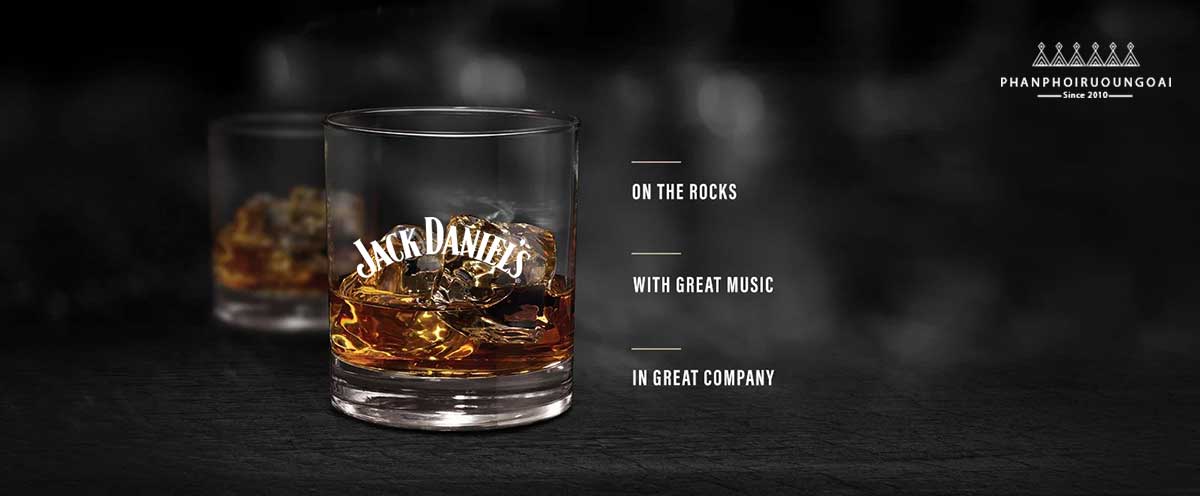 Cách thưởng thức rượu Jack Daniel đó chính là uống trực tiếp hoặc pha cocktail 