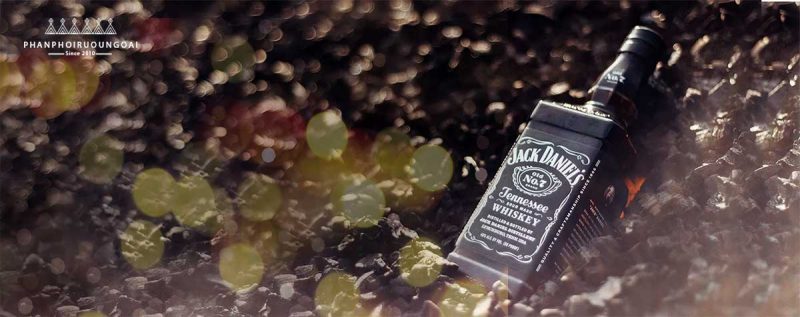 Jack Daniel No.7 và quy trình lọc Charcoal Mellowing