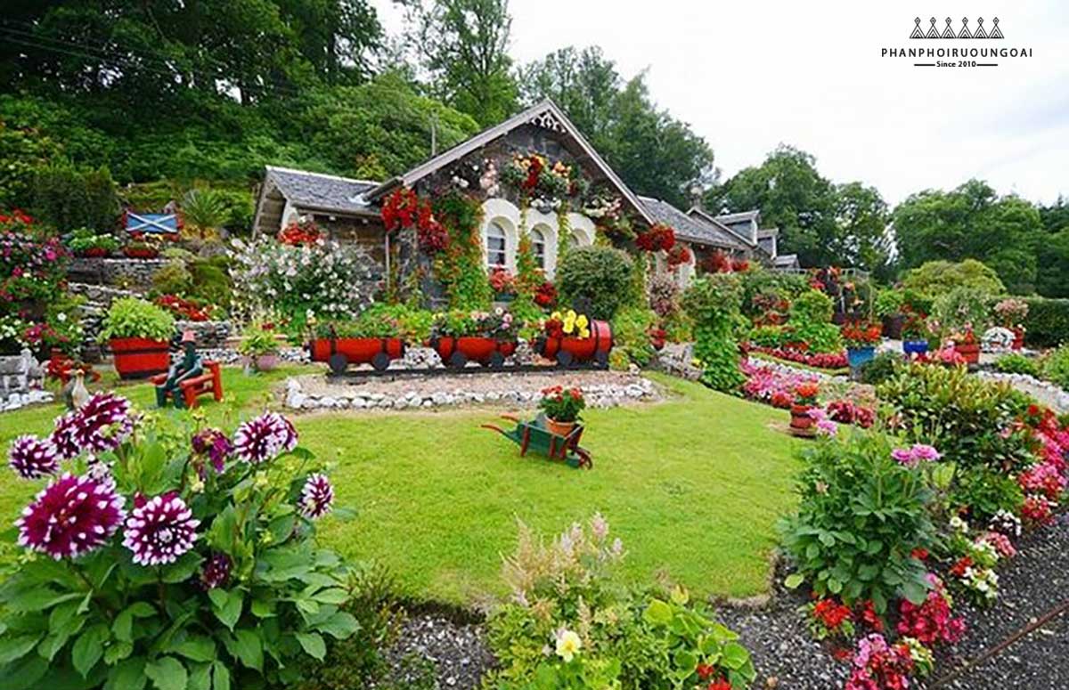 Khu vườn tuyệt đẹp ở Loch Lomond