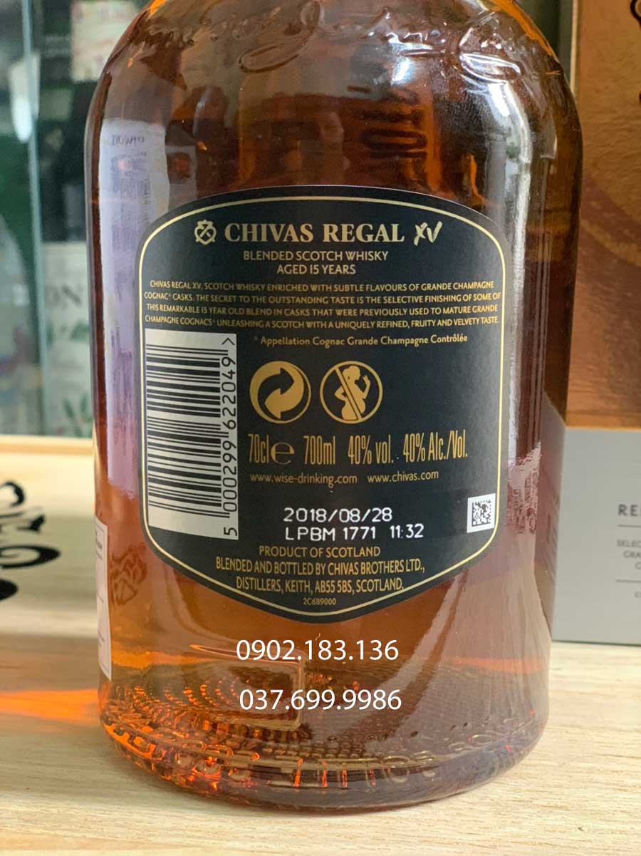 Mặt sau chai rượu Chivas XV chính hãng được cung cấp tại Việt Nam 