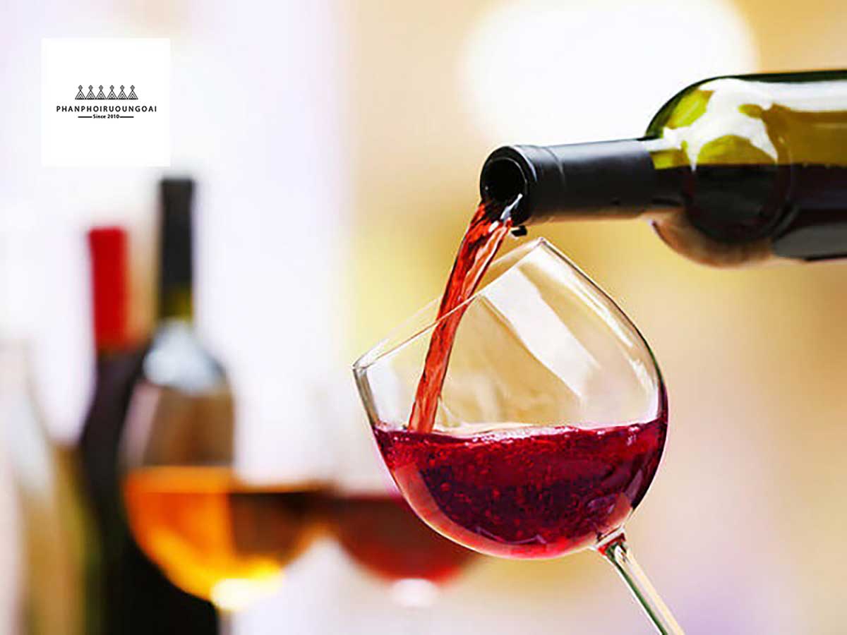 Lượng tiêu thụ rượu vang đỏ ngày càng tăng 