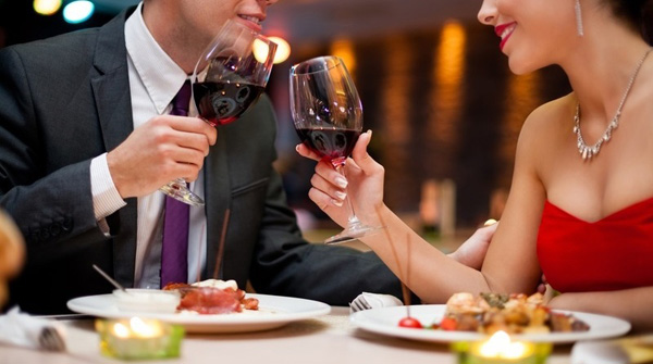 Rượu vang tăng sự hấp dẫn cho tình yêu 