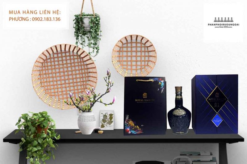 Rượu Chivas 21 hộp quà tết 2020 Ảnh chụp Rượu Chivas 21 hộp quà tết 2020