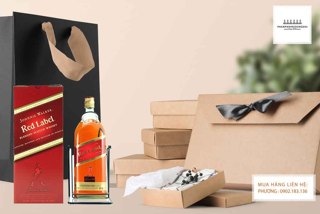 Ảnh chụp sáng tạo của rượu Johnnie Walker Red Label 4.5 lít 