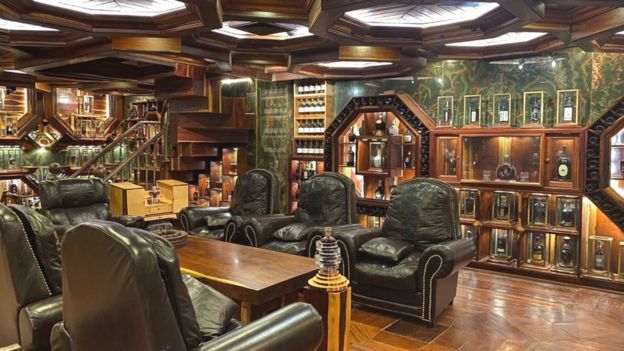Rượu Whisky sang trọng của ông Đinh Tuấn Việt Căn phòng chứa bộ sưu tập rượu Whisky sang trọng của ông Đinh Tuấn Việt