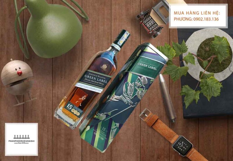Ảnh hộp quà rượu Johnnie Walker Green Label 2020 chụp từ trên xuống Ảnh hộp quà rượu Johnnie Walker Green Label 2020 chụp từ trên xuống