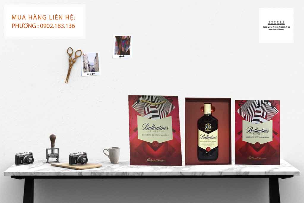 Hộp quà tết rượu Ballantine's Finest 2020 và túi giấy