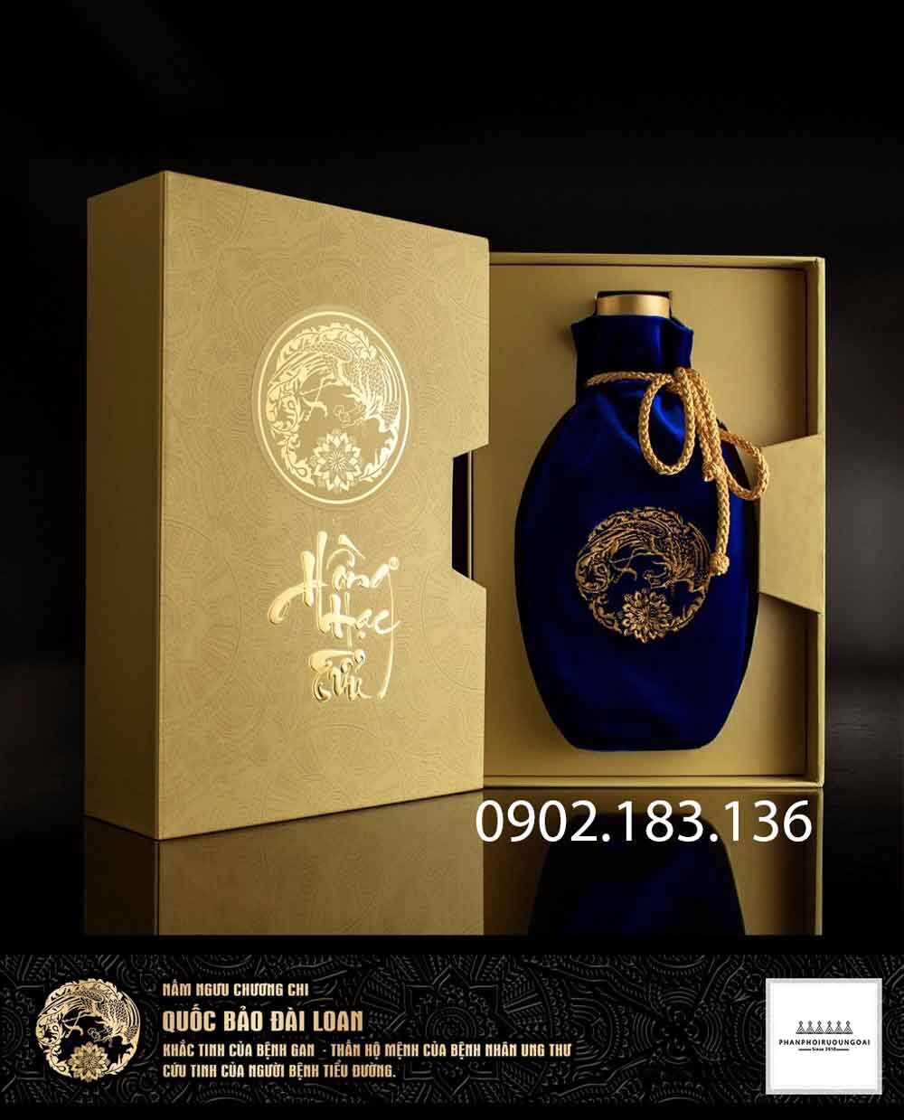 Rượu Hồng Hạc Tửu Ngưu Chương Chi Ảnh Mở Hộp Rượu Hồng Hạc Tửu Ngưu Chương Chi sang trọng và lịch lãm