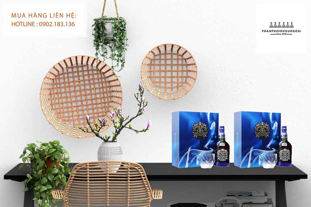 Rượu Chivas 18 Blue Signature hộp quà tết 2020 sang trong và lịch lãm