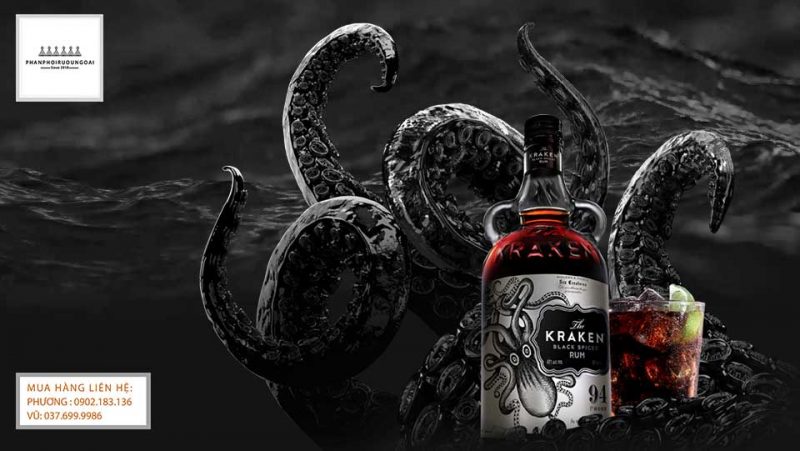 Rượu Kraken Dark Spiced Rum với hình ảnh con mực quái vật biển 