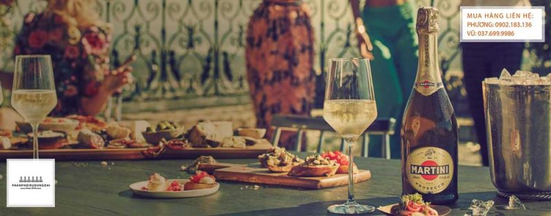 Vang nổ Martini Prosecco và bữa tiệc sang trọng Rượu vang nổ Martini Prosecco DOC và bữa tiệc sang trọng