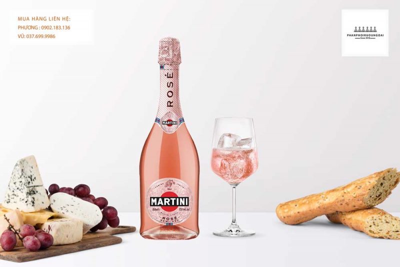 Rượu vang nổ Martini Rose Demi-Sec và các món ăn nhẹ