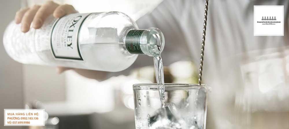 Thưởng thức rượu Oxley London Dry Gin Thưởng thức rượu Oxley London Dry Gin
