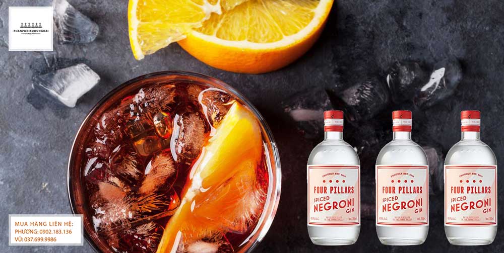 Cocktail Negroni được làm từ rượu Four Pillars Spiced Negroni Gin Cocktail Negroni được làm từ rượu Four Pillars Spiced Negroni Gin
