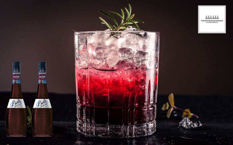 Cocktail Blueberry Sour với rượu Bols 