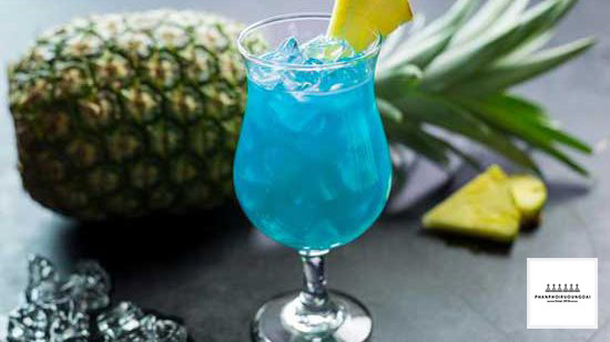 Ly Cocktail mát lạnh Blue Hawaii từ rượu Bols