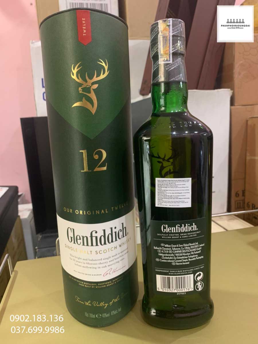 Rượu Glenfiddich 12 năm và tem phụ của hãng rượu Mặt sau của chai rượu Glenfiddich 12 năm và tem phụ của hãng rượu