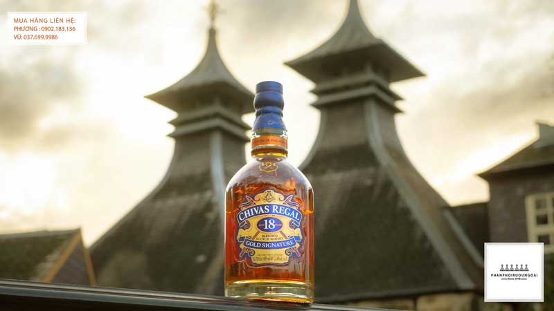 Rượu Chivas 18 Gold Signature chụp tại Strathisla