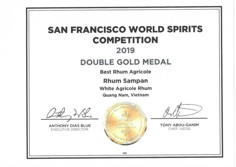 Giải thưởng vàng của rượu Rhum Sampan Giải thưởng vàng của rượu Rhum Sampan