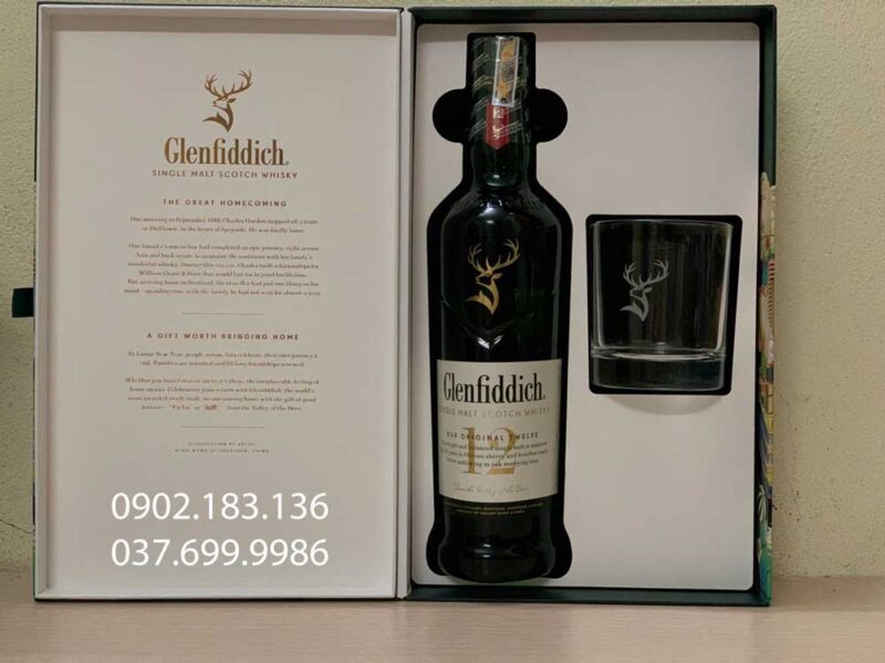 Ảnh chụp mở hộp rượu Glenfiddich 12 năm hôp quà tết 2021 