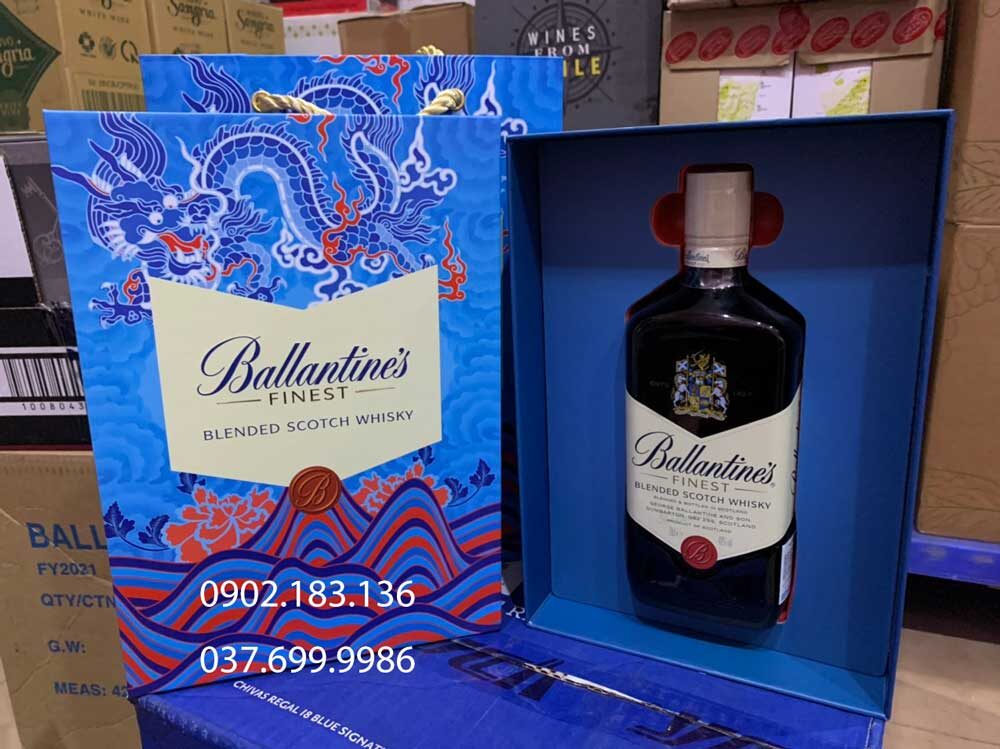 Ảnh Chụp Rượu Ballantine's Finest hộp quà tết 2021 tại showroom 