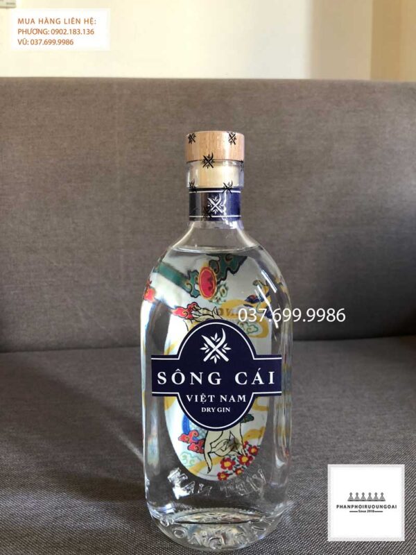 Ảnh mặt trước chai rượu Sông Cái Vietnam Dry Gin