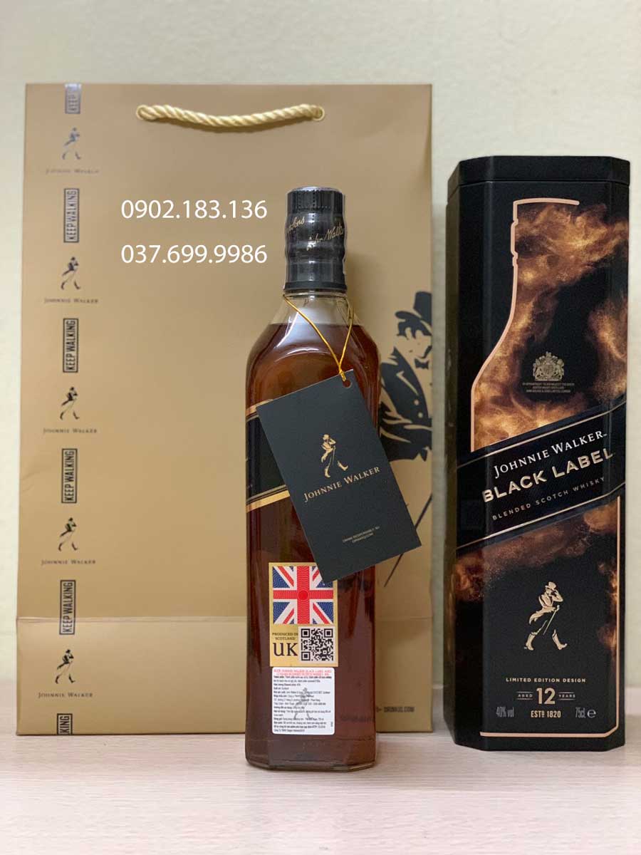 Ảnh chụp rượu Johnnie Walker Black Label hộp quà tết 2021 Ảnh thực tế Rượu Johnnie Walker Black Label hộp quà tết 2021