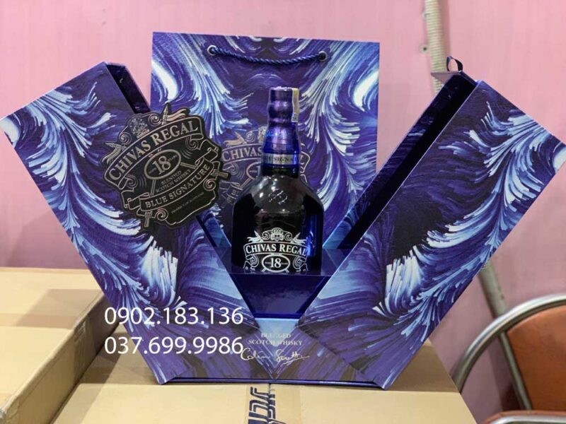 Ảnh thực tế rượu Chivas 18 Blue Signature hộp quà tết 2021 cung cấp cho khách hàng 