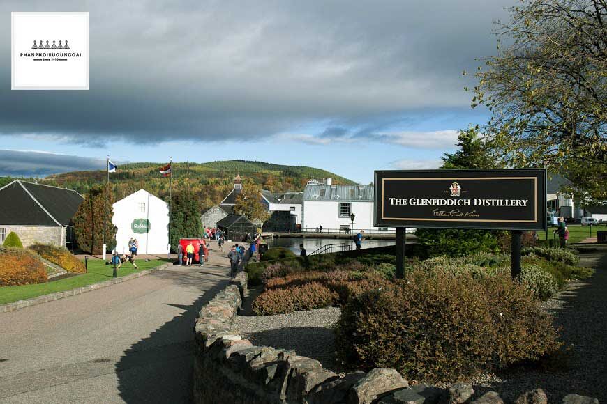 Nhà máy rượu Glenfiddich tại Dufftown Scotland 