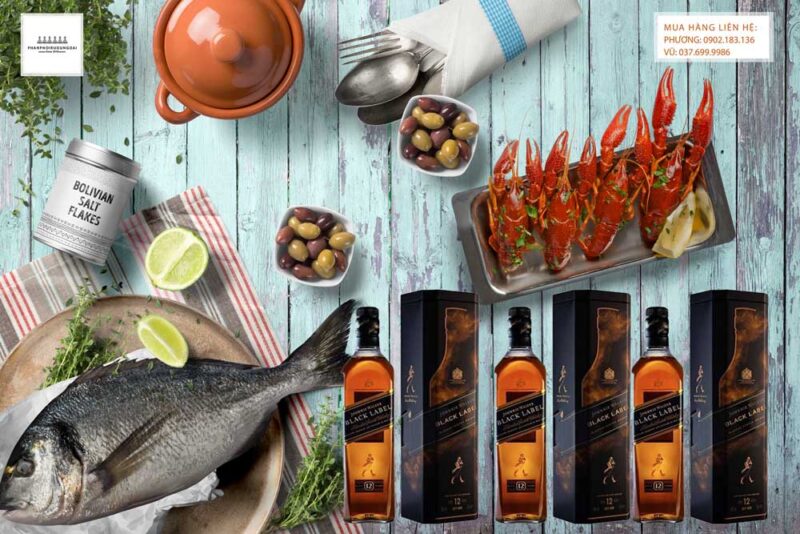 Thưởng thức rượu Johnnie Walker Black Label hộp quà tết 2021 và hải sản