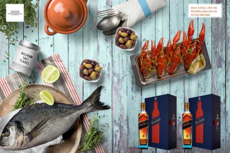 Rượu Johnnie Walker Blue Label hộp quà tết 2021 và món ăn sang trọng Thưởng thức rượu Johnnie Walker Blue Label hộp quà tết 2021 và các món ăn sang trọng