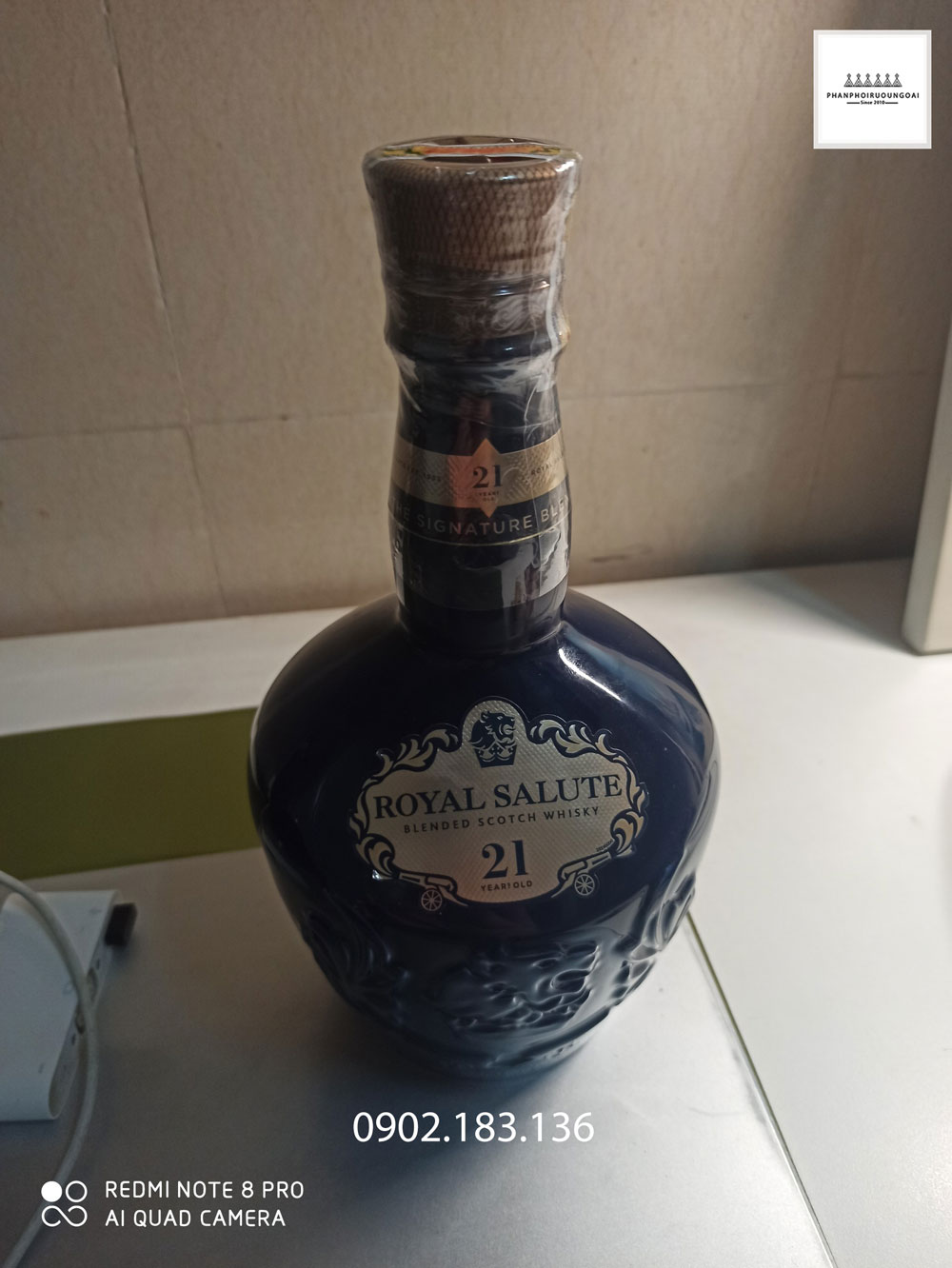 Mặt trước chai rượu Chivas 21 năm hàng công ty