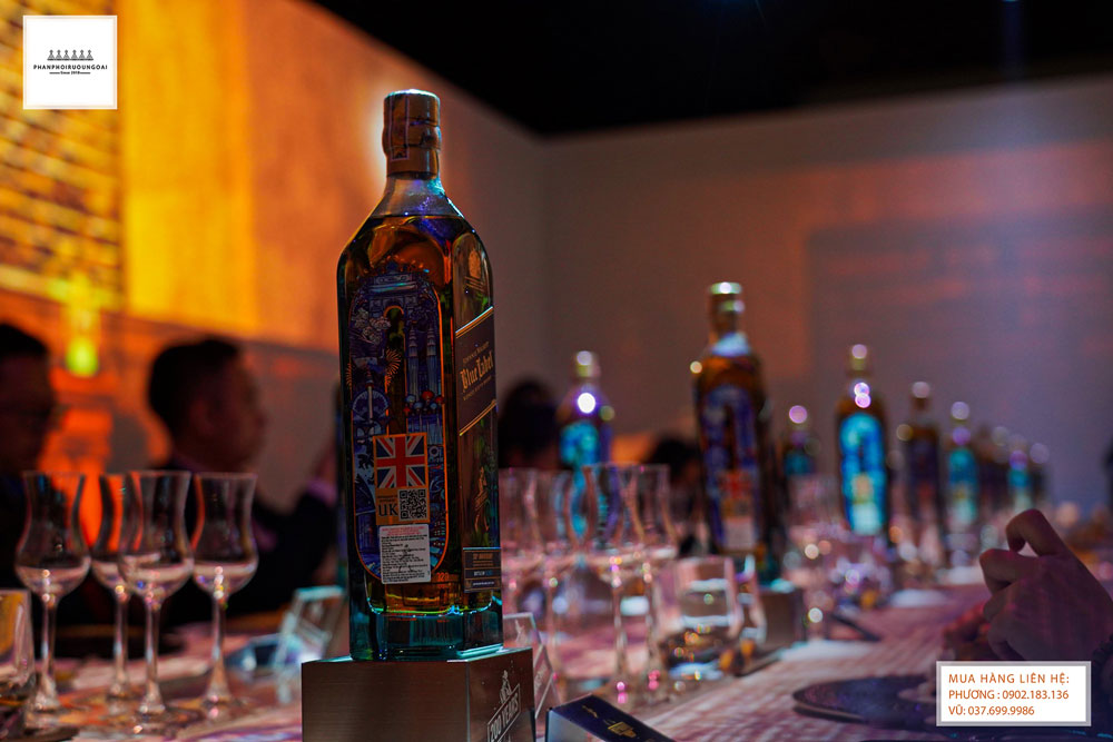 Những chai rượu Johnnie Waker Blue Label tinh tuý trong đại tiệc Whisky Dinner trong năm 2021