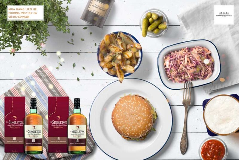 Thưởng thức rượu Singleton 15 năm Dufftown trong bữa tiệc sang trọng Thưởng thức rượu Singleton 15 năm Dufftown trong bữa tiệc sang trọng